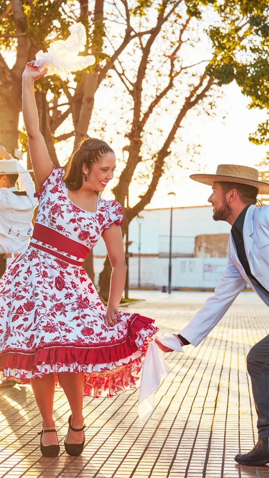 Coppia che balla la cueca cilena